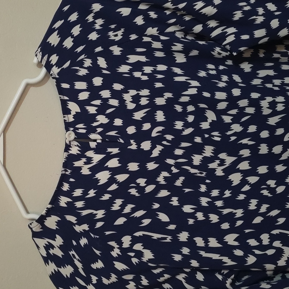 #16.  Shein Women's Blue and White Patterned Top - Picture 3 of 3